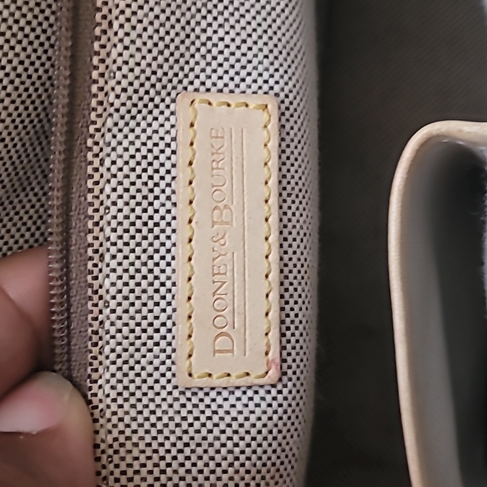 Dooney and bourke purse - Picture 3 of 7